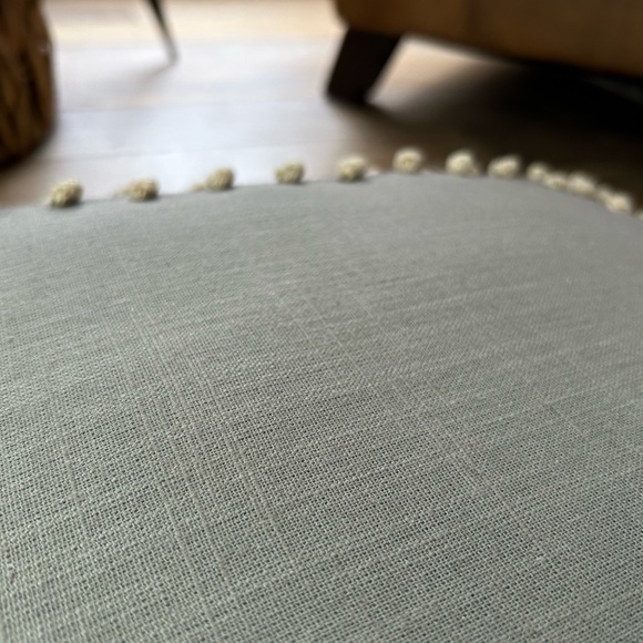 NWOT 20” x 20” Linen Throw Pillows, Olive Green, set of 2 - Picture 4 of 6